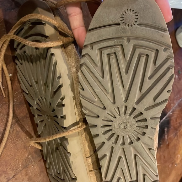 Ugg suade short tie boots - Picture 3 of 6